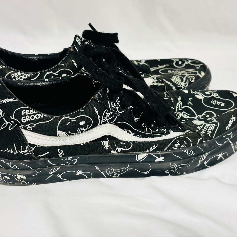 Vans Black & White Graphic Old Skool Sneakers - Picture 6 of 10